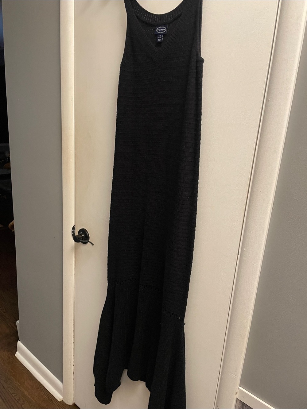 Sleeveless Black Knit Maxi Skirt with Flared Hem